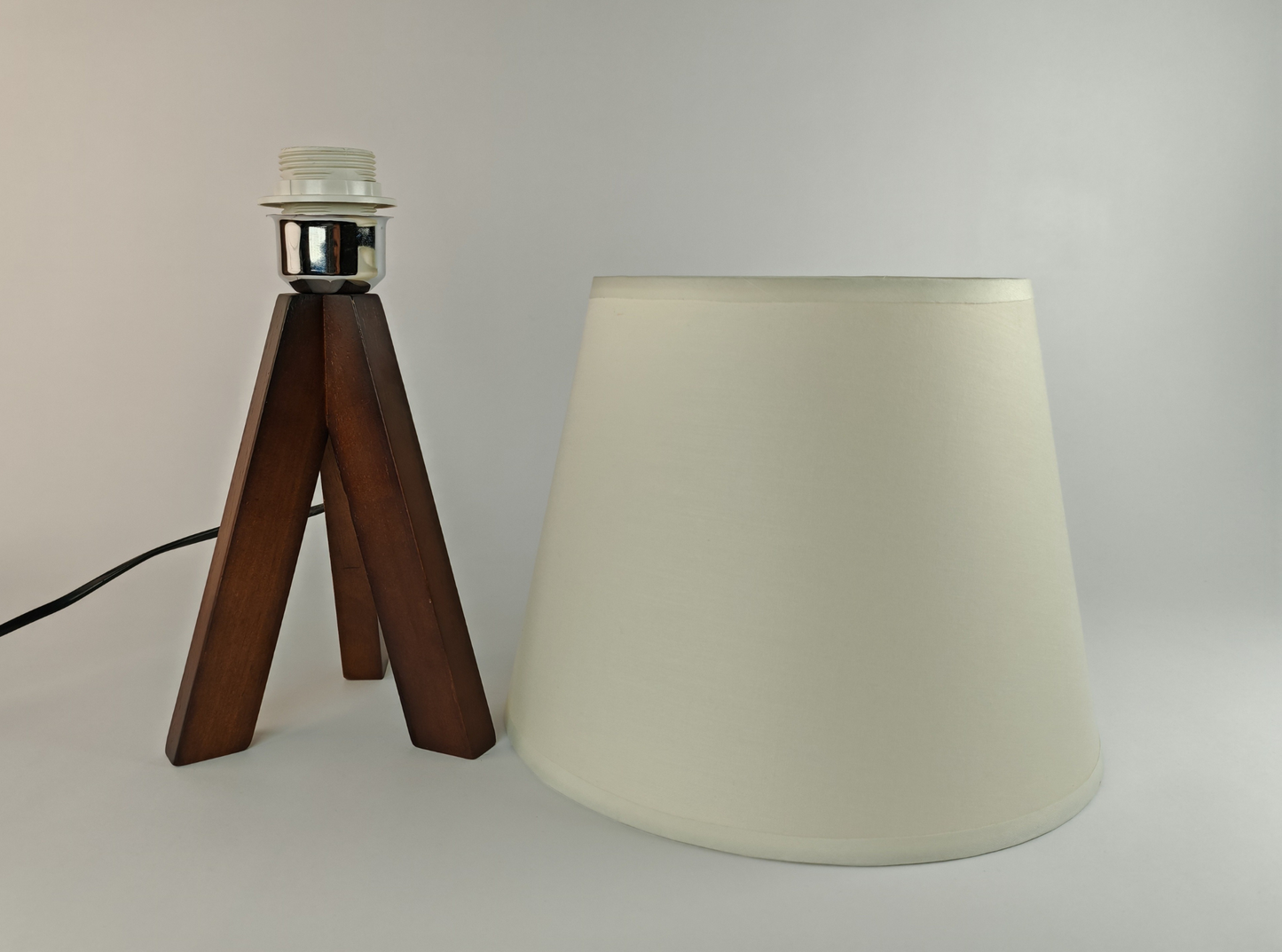 Modern Wooden Table Lamp with E27 Bulb – Minimal Bedside & Desk Light