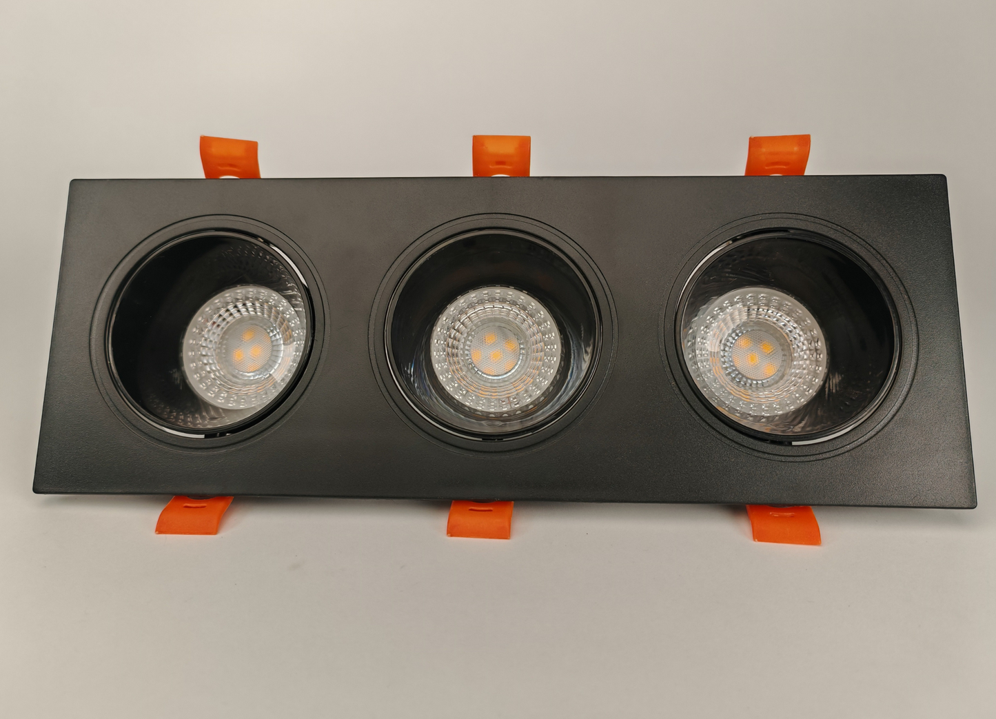 Modern Black Triple Head Plastic Spot Light MR16 Ceiling Mounted