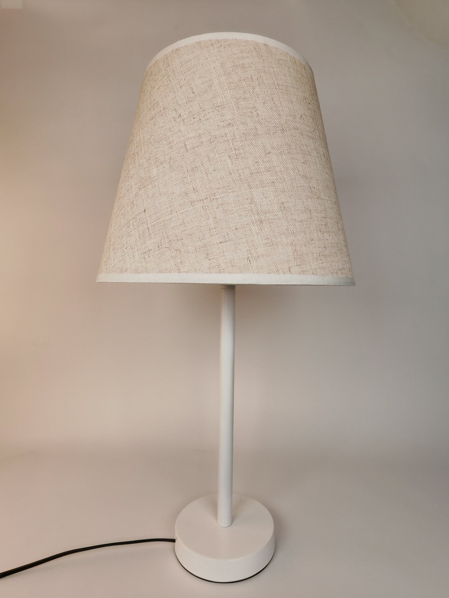 Modern White Table Lamp E27 Metal Bedside Lamp Decorative Lighting