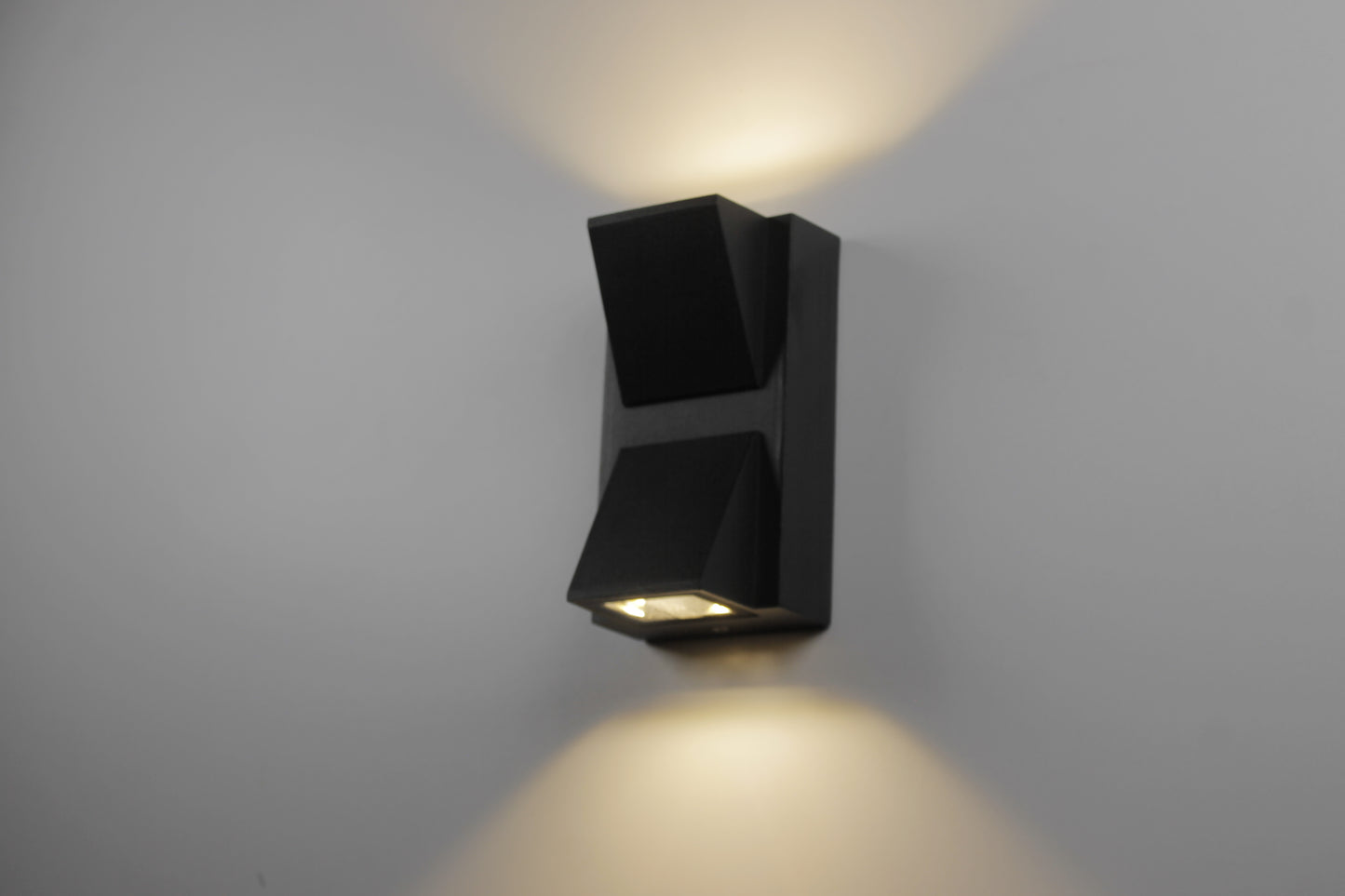 Modern Black LED Wall Light 6W – Warm White 3000K Decorative Indoor Wall Sconce