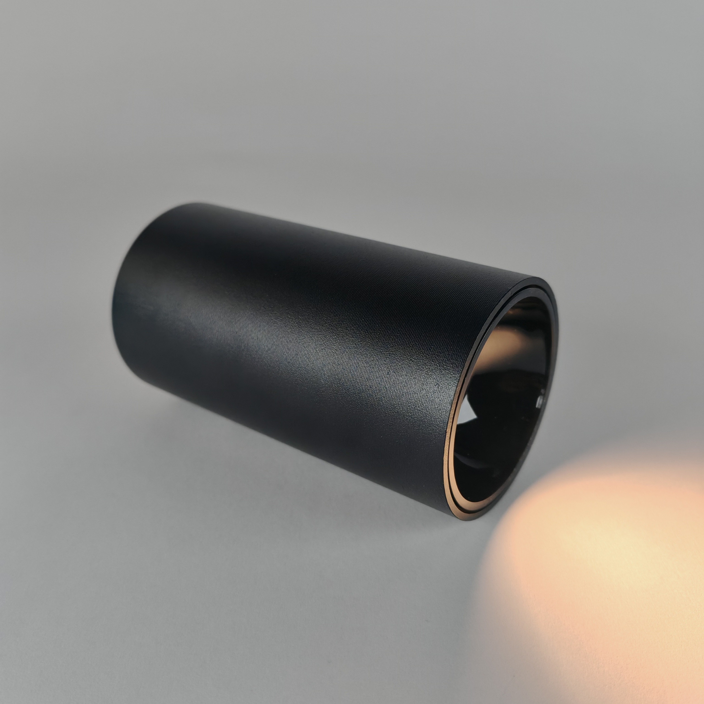 Modern Black Wall Light LED Warm White 3000K Elegant Metal Wall Sconce