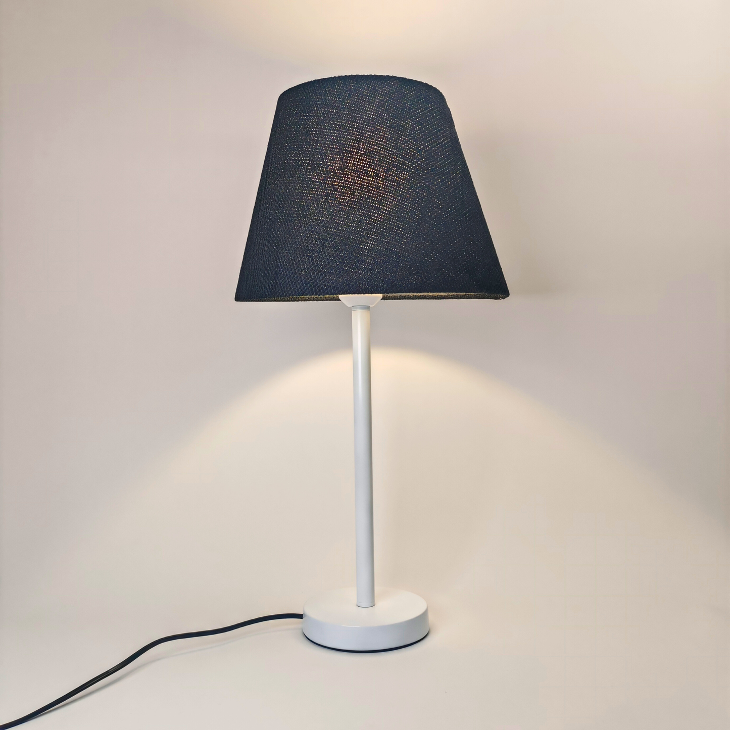 Modern White Table Lamp with Black Shade – Elegant Bedside & Desk Lighting E27