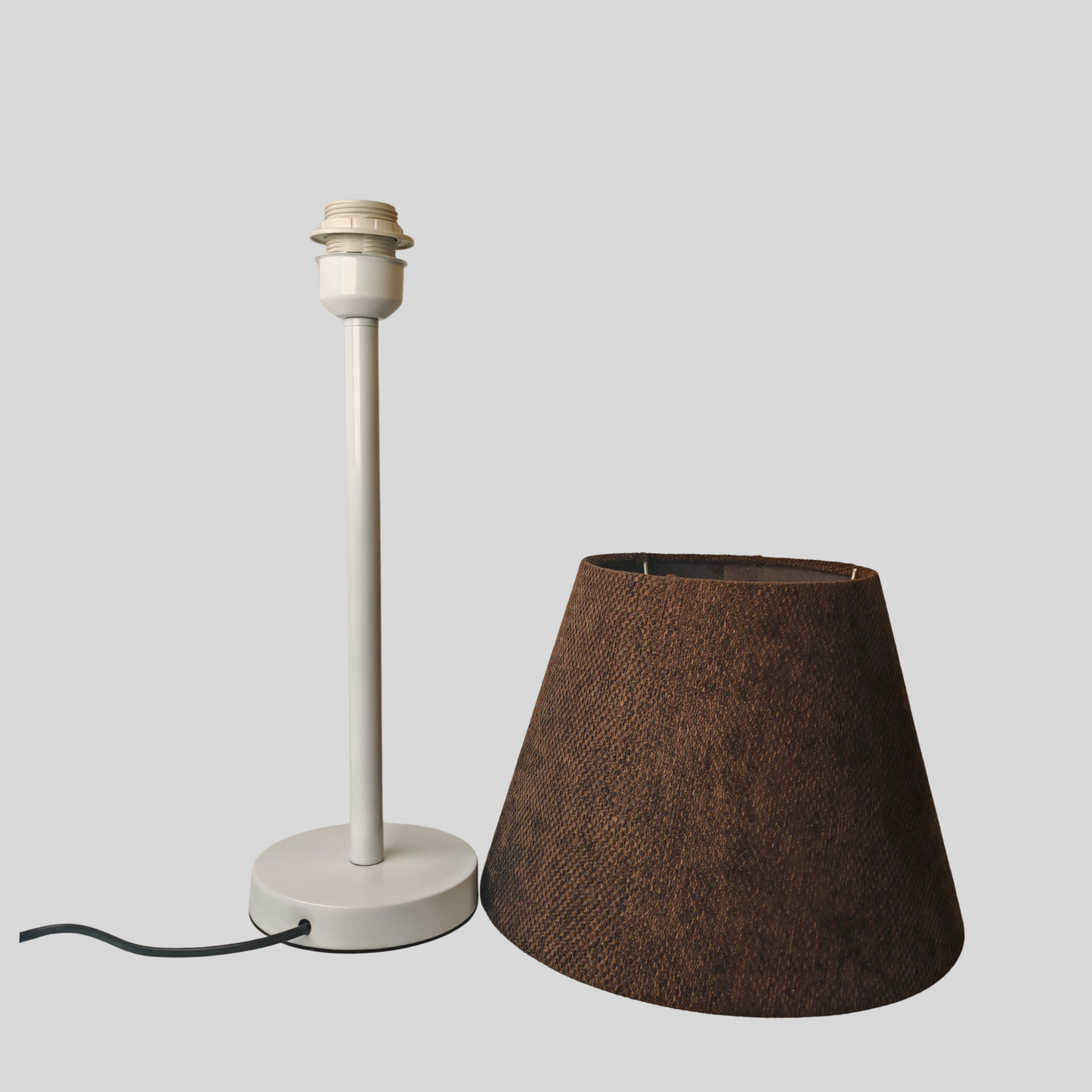 Modern White Table Lamp with Coffee Shade – Elegant Bedside & Desk Lighting E27