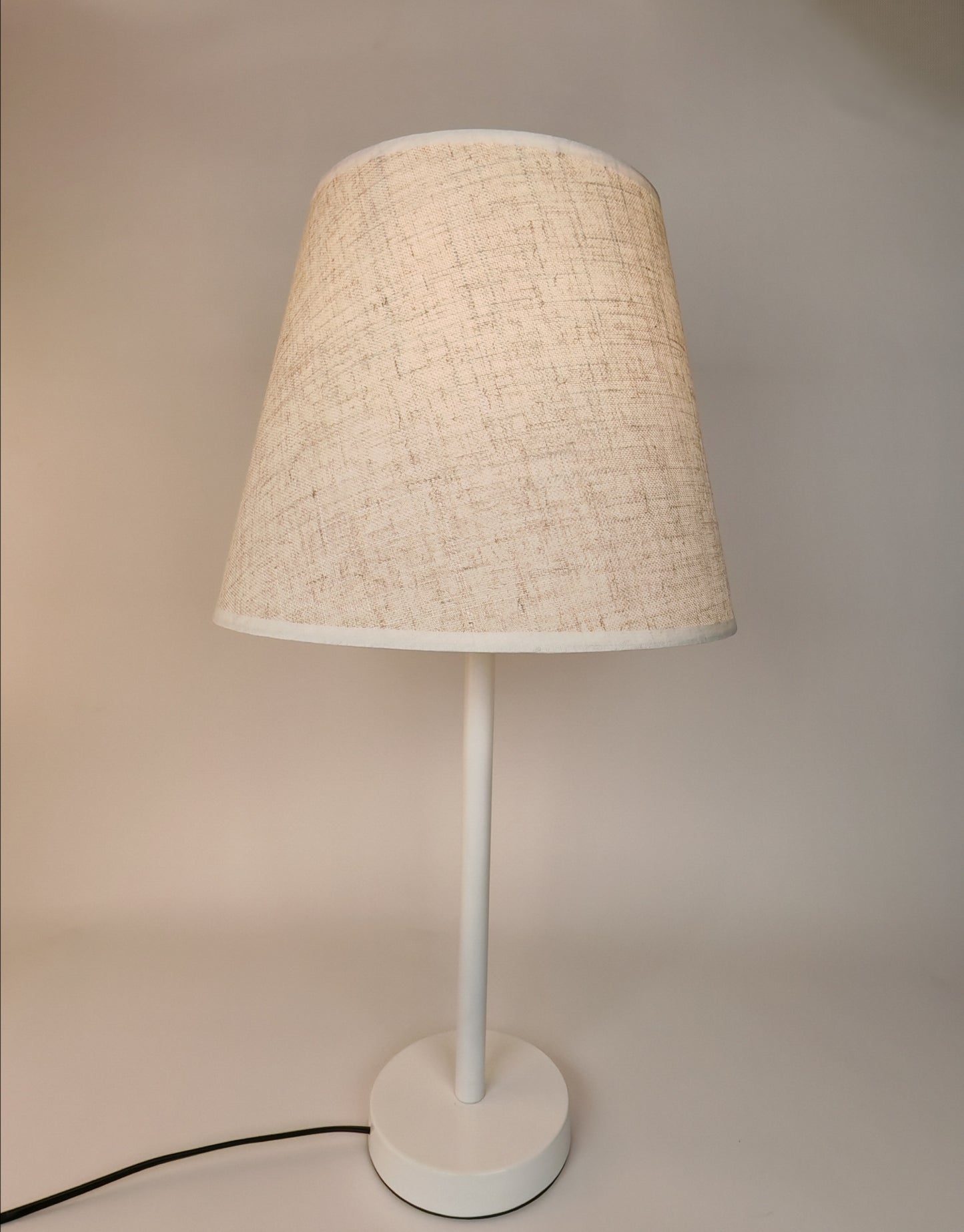 Modern White Table Lamp E27 Metal Bedside Lamp Decorative Lighting