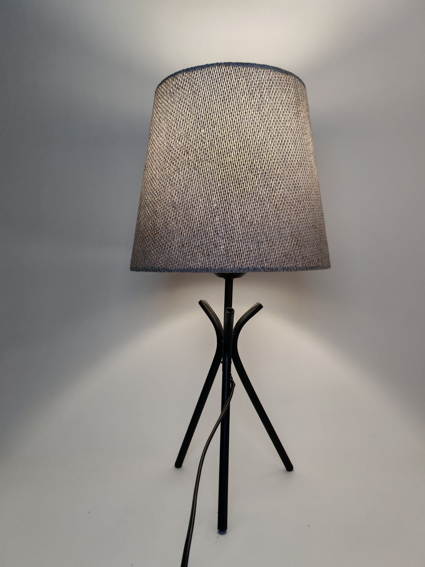 Modern Black Table Lamp with Grey Shade – Elegant Bedside & Desk Lighting E27