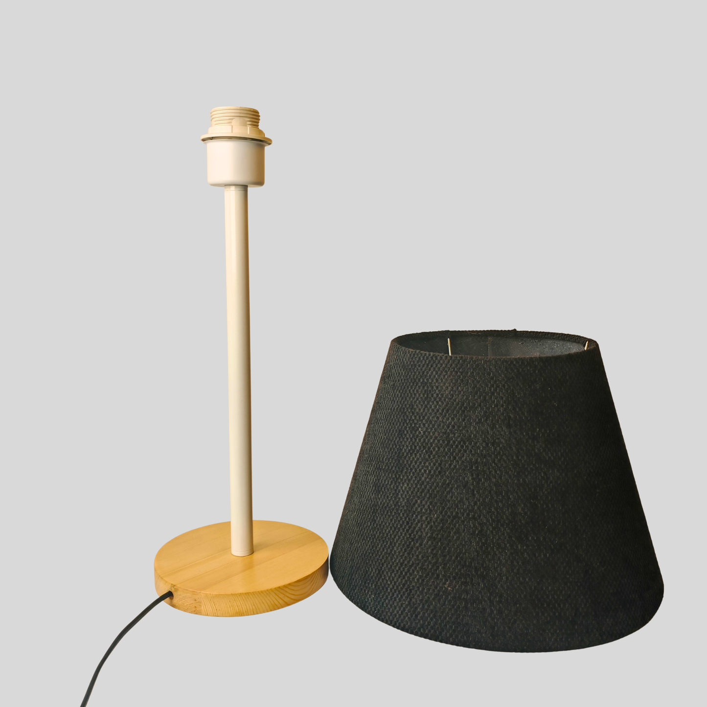 Modern White Table Lamp with Black Shade – Stylish Bedside & Desk Lighting E27