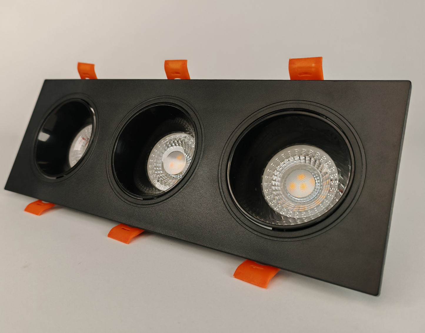 Modern Black Triple Head Plastic Spot Light MR16 Ceiling Mounted