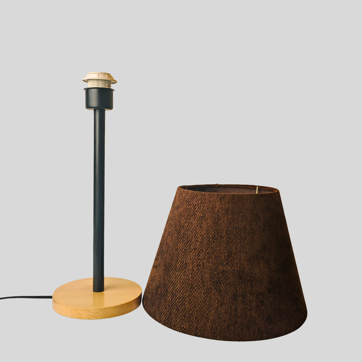 Modern Table Lamp with Wooden Base and Coffee Shade – Stylish Bedside & Desk Lighting E27