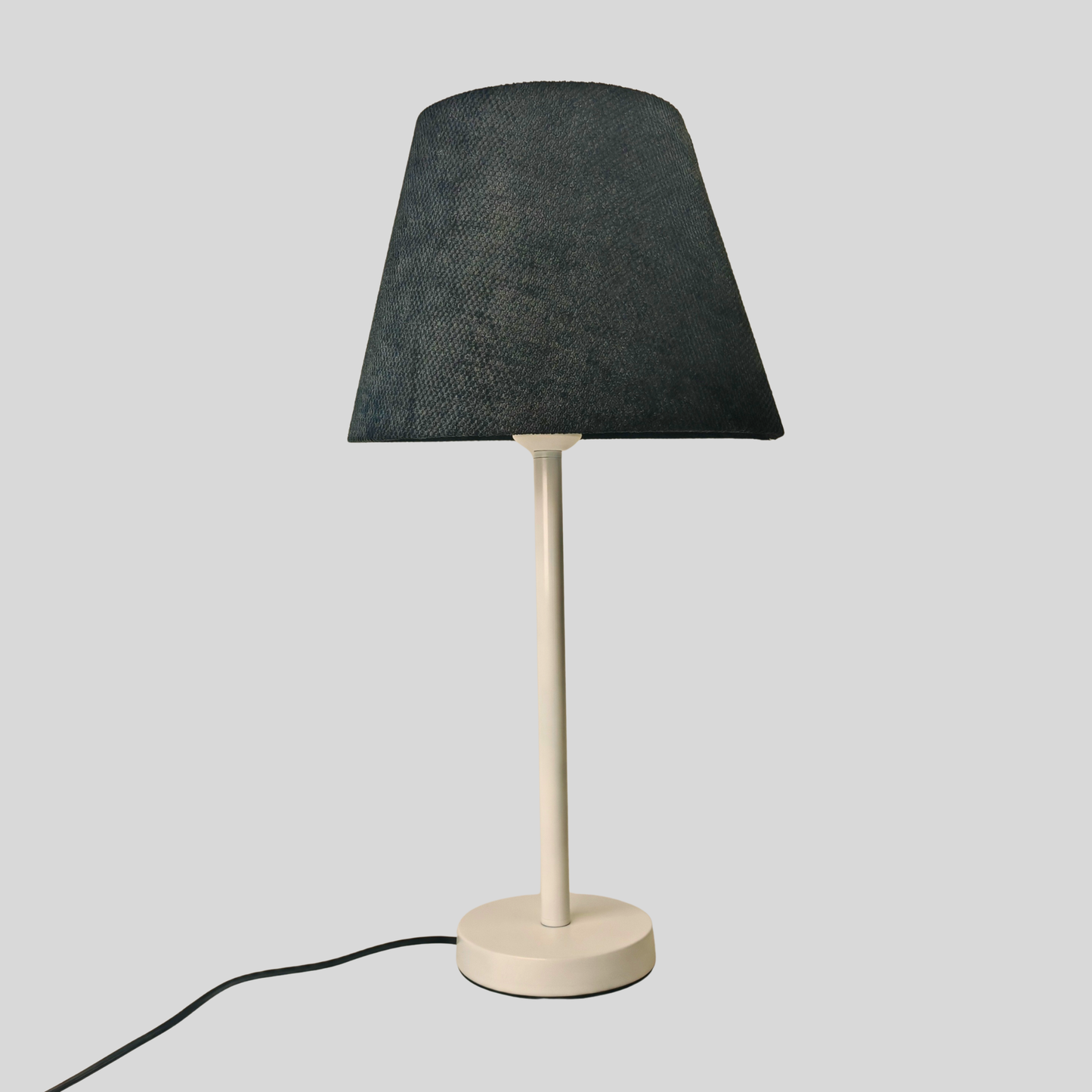 Modern White Table Lamp with Black Shade – Elegant Bedside & Desk Lighting E27