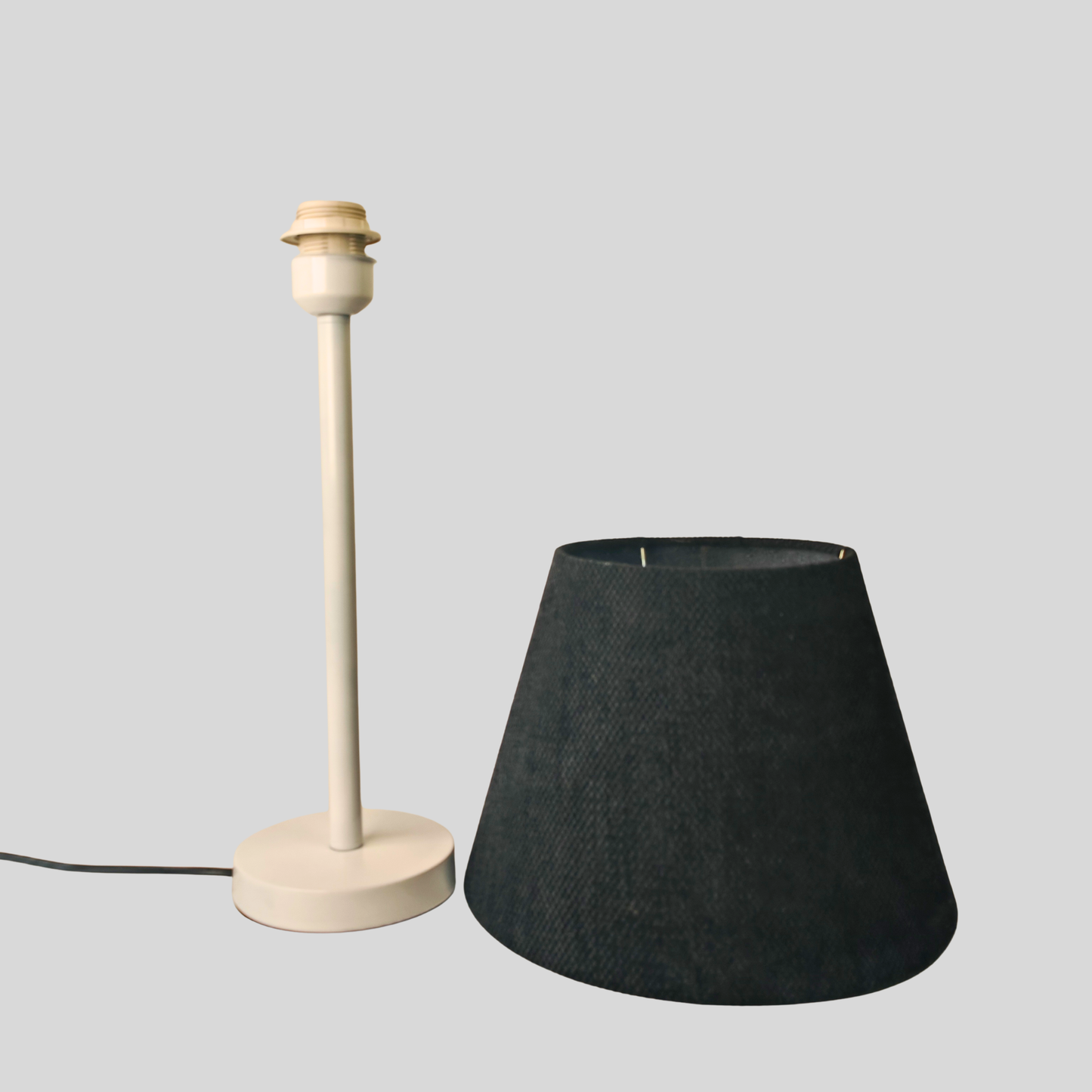 Modern White Table Lamp with Black Shade – Elegant Bedside & Desk Lighting E27
