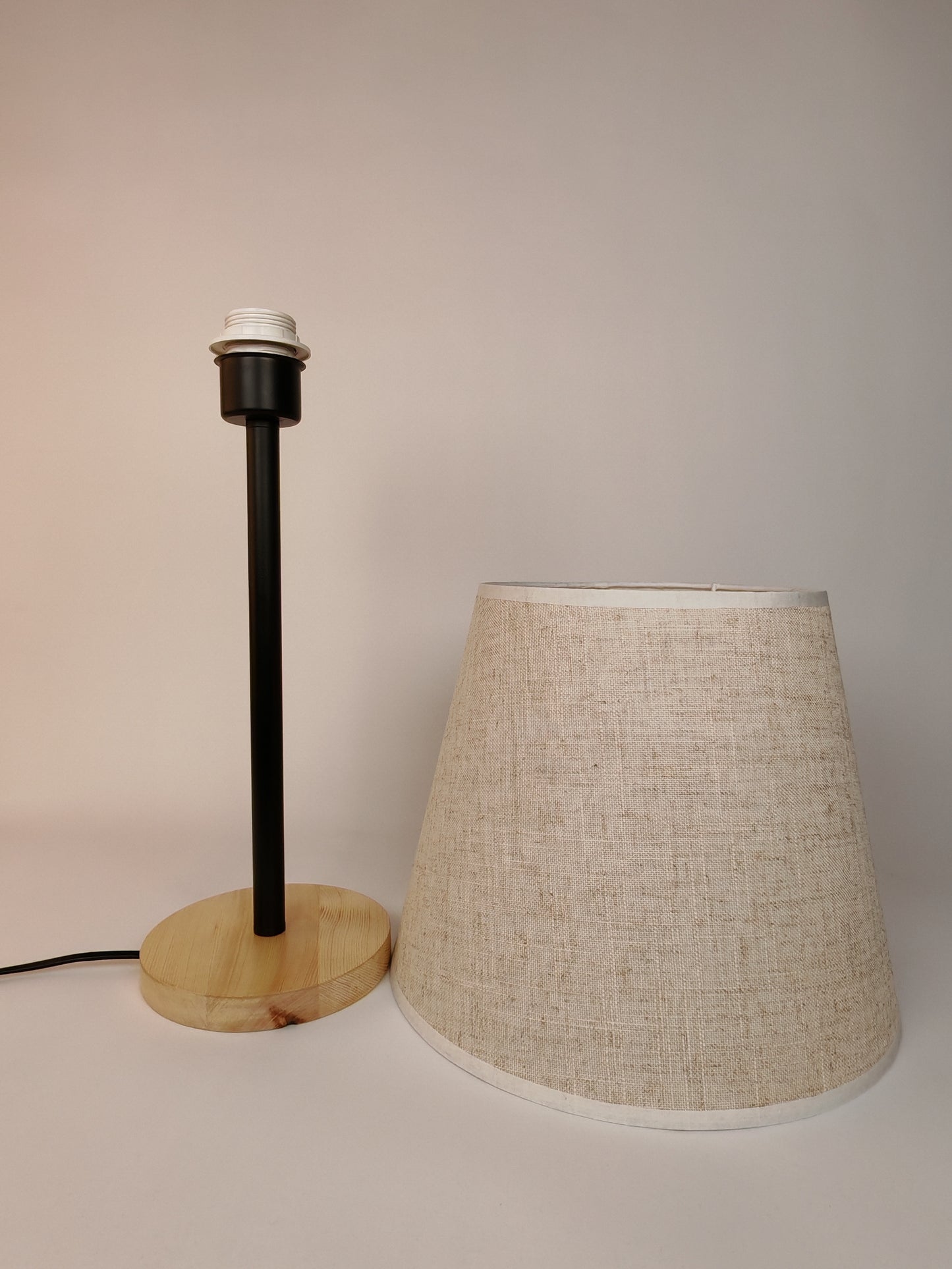 Modern Black Table Lamp E27 Metal with Wooden Base Bedside Decorative Lamp