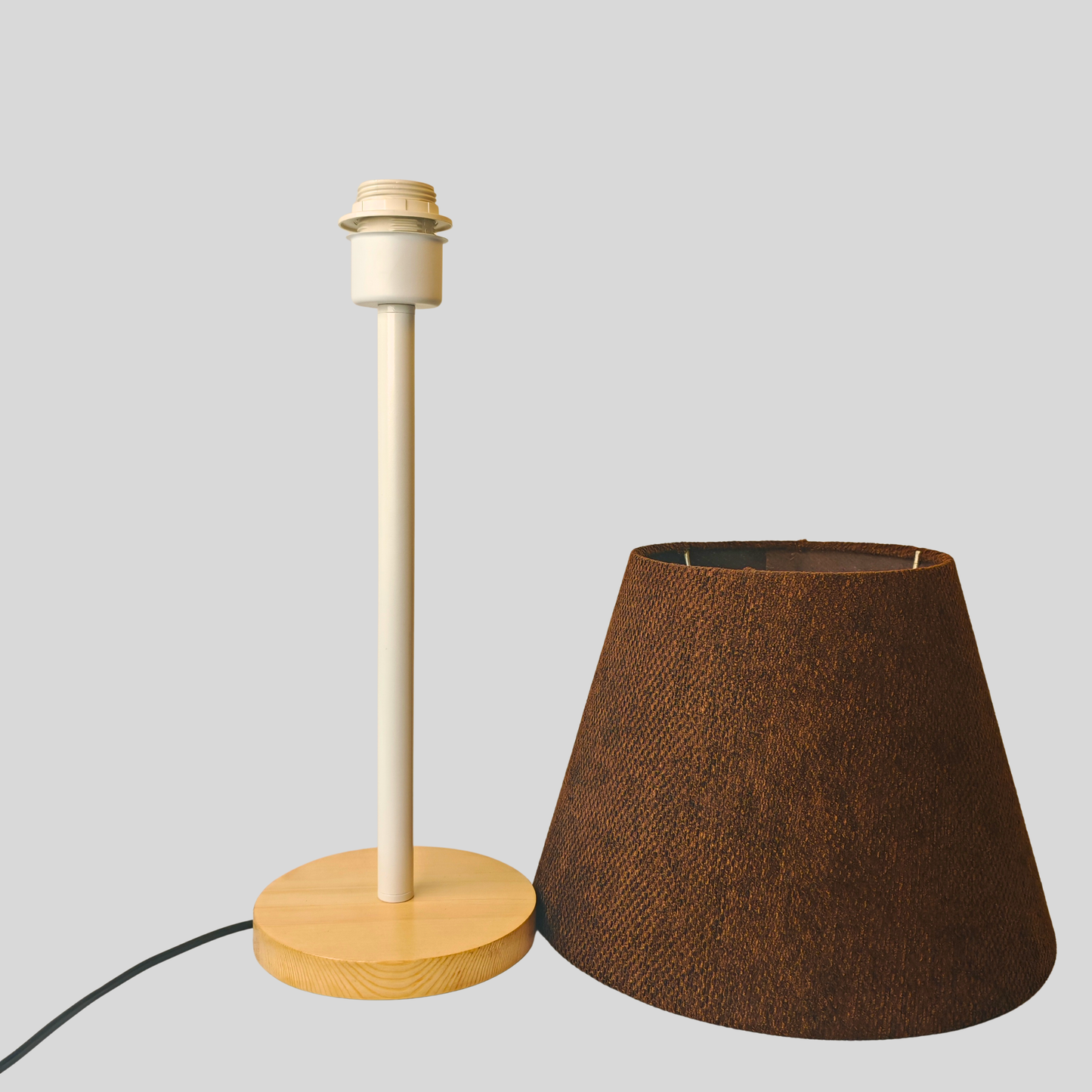 Modern White Table Lamp with Wooden Base and Coffee Shade – Elegant Bedside & Desk Lighting E27