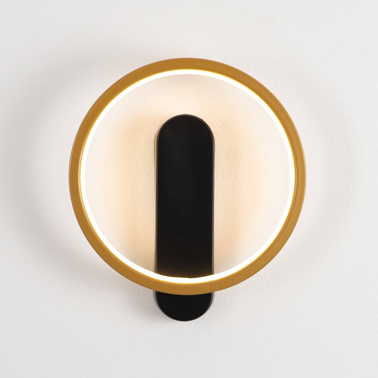 Modern Black & Gold LED Wall Light – Stylish Indoor Wall Sconce 3000K Warm Light