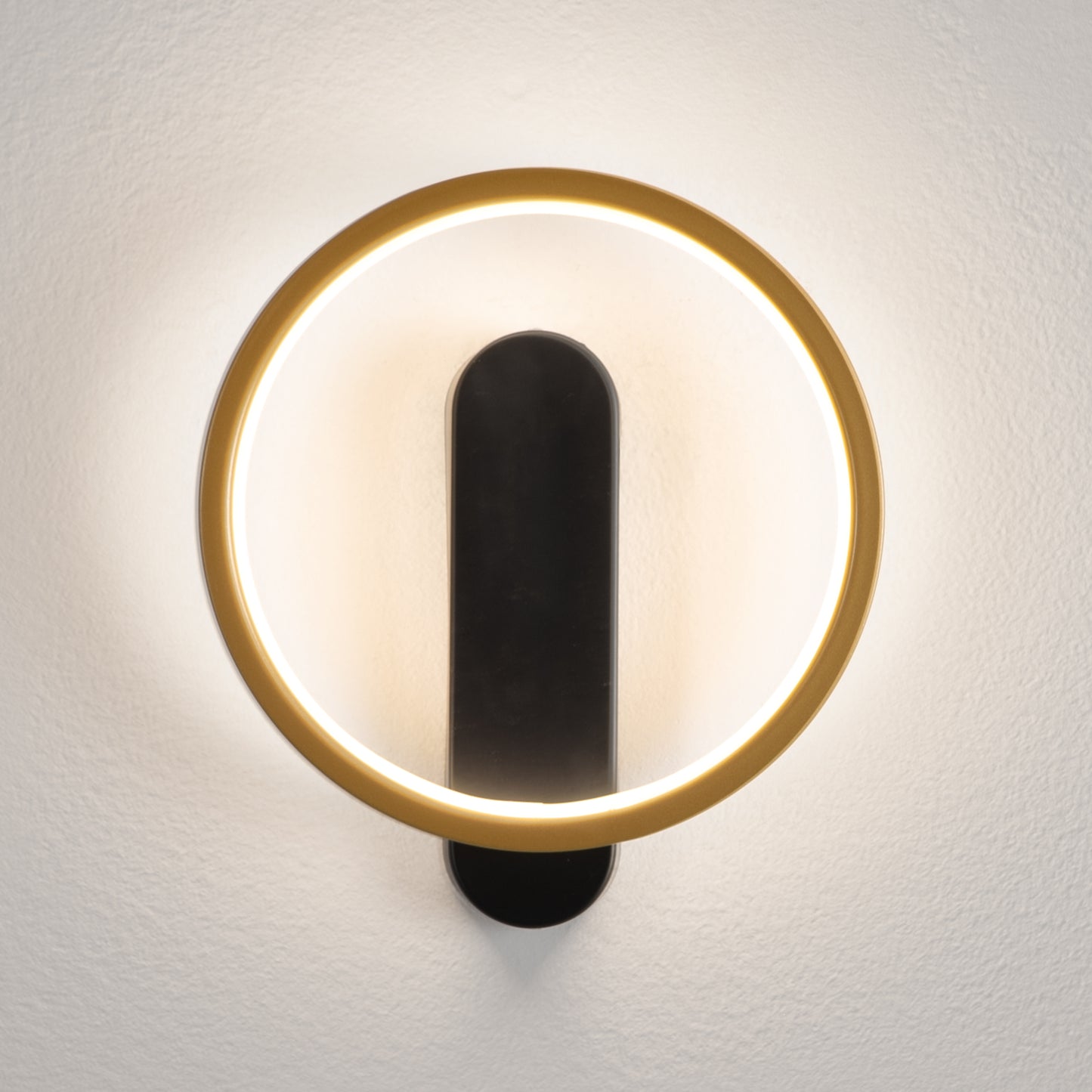 Modern Black & Gold LED Wall Light – Stylish Indoor Wall Sconce 3000K Warm Light