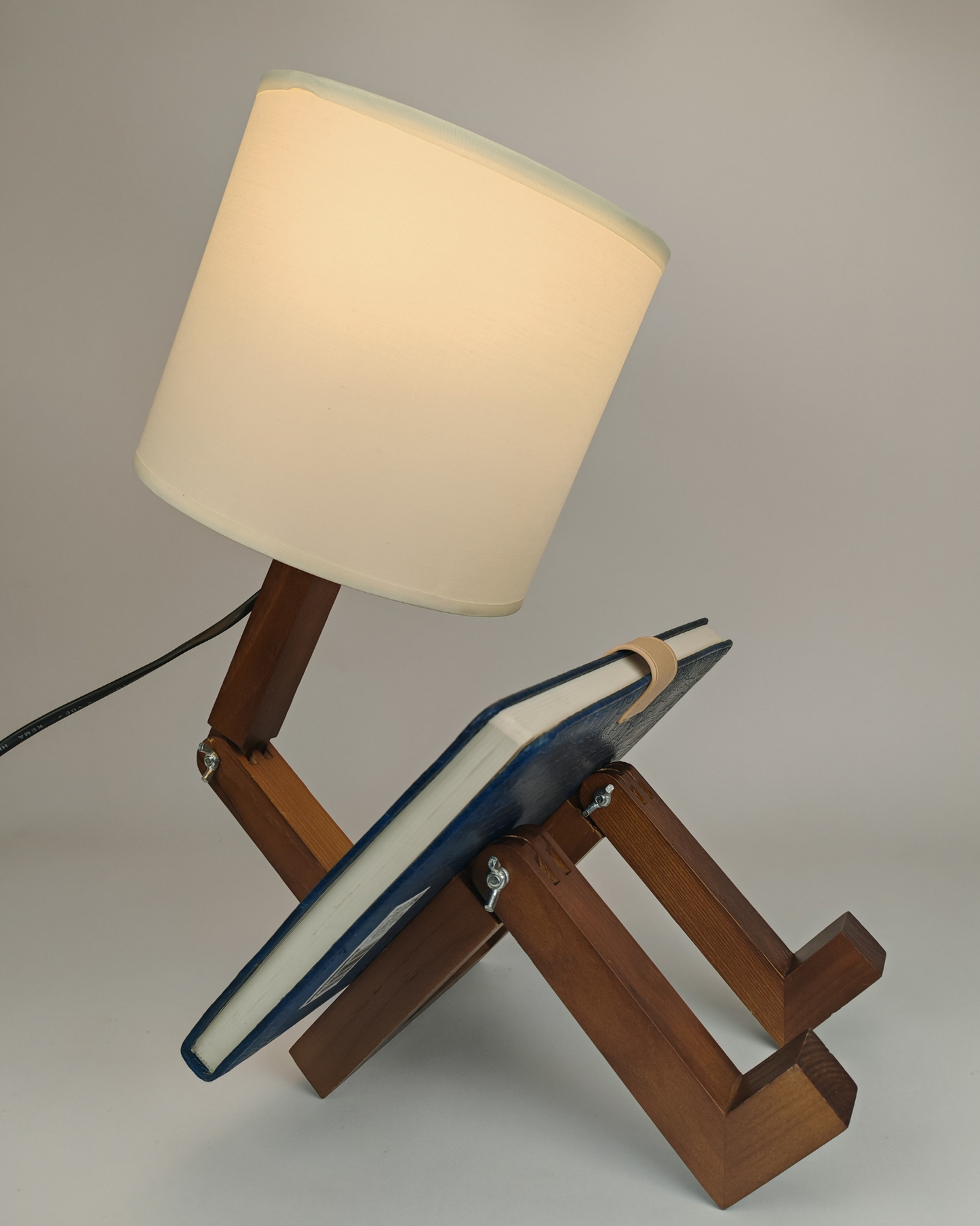 Modern Wooden Table Lamp Coffee Brown E27 Bedside Lamp with Book Holder Decorative Lighting